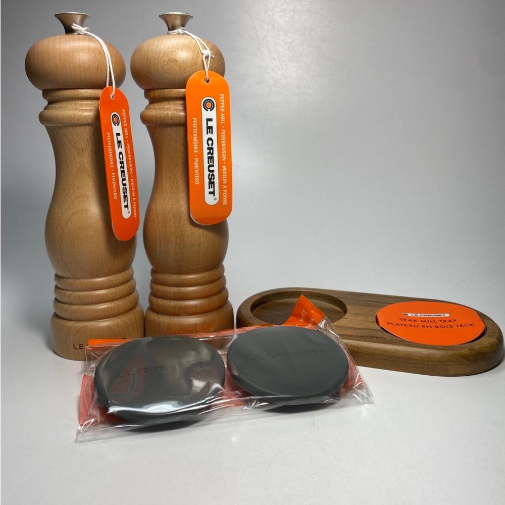 Le Creuset Beech Wooden Salt Pepper Mill Set + Tray + Caps Set of 5pc NWT - Picture 3 of 8